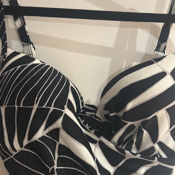 Size 8 - Picture 3 of 4